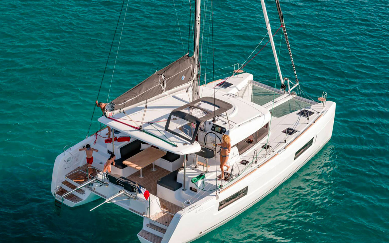 Louer un catamaran à Hyères ! Comment ça marche